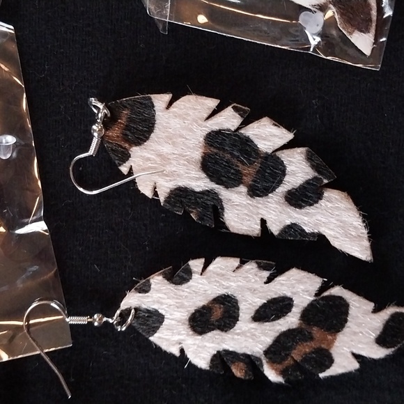 3 pair of felt animal print earrings. New. - Picture 2 of 5